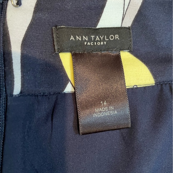 Ann Taylor Factory funky floral navy skirt Size 14 - Picture 3 of 5